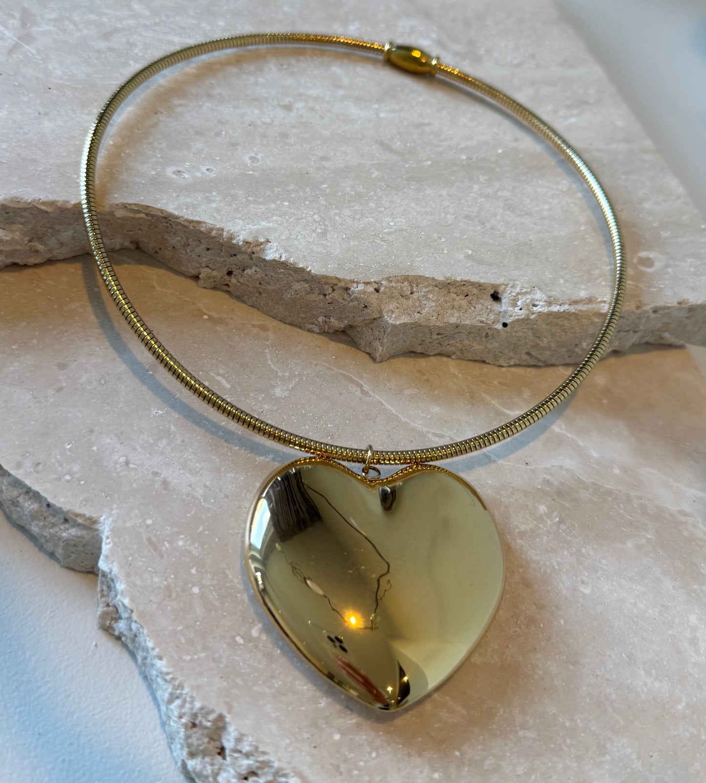 Necklace choker heart