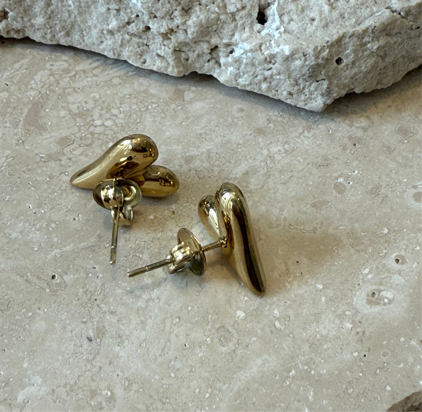 Earring heart studs gold