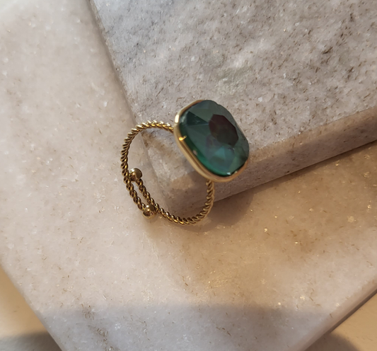 Ring stone green